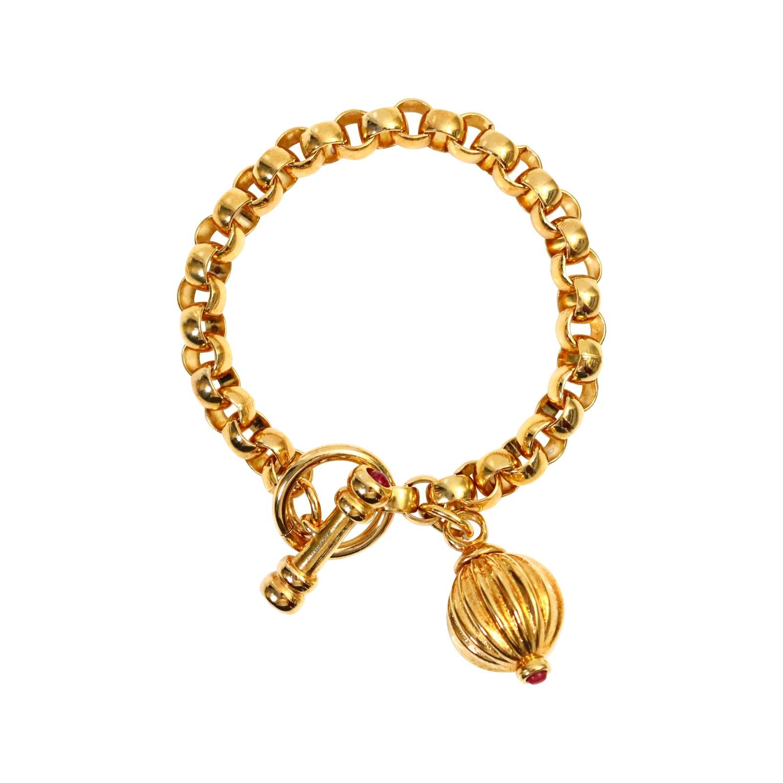 Contemporary Vintage Gold Tone Link Bracelet with Dangling Piece and Toggle Circa 1990s For Sale