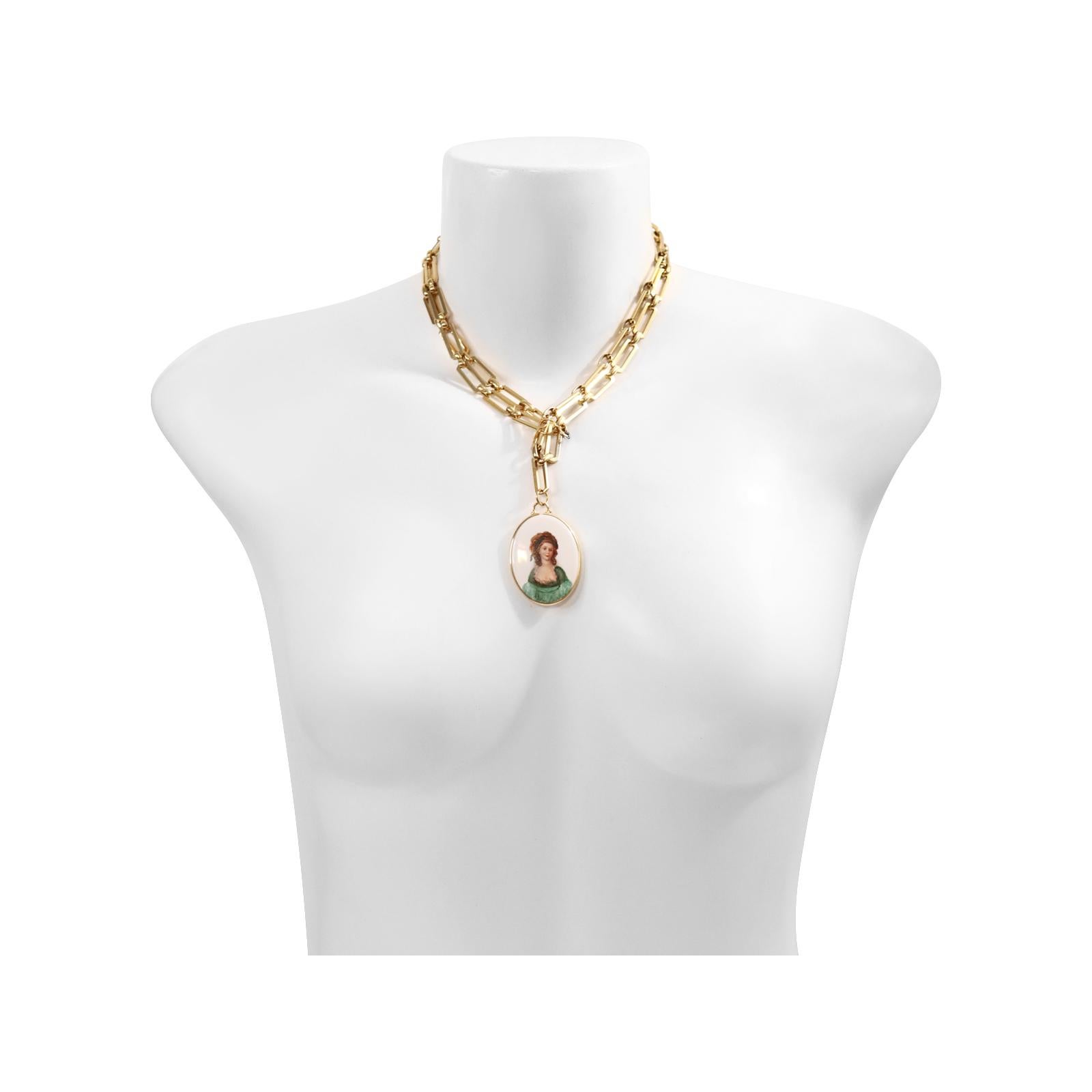 Vintage Gold Tone Link Chain Pendant Necklace, Circa 1980s In Good Condition In New York, NY