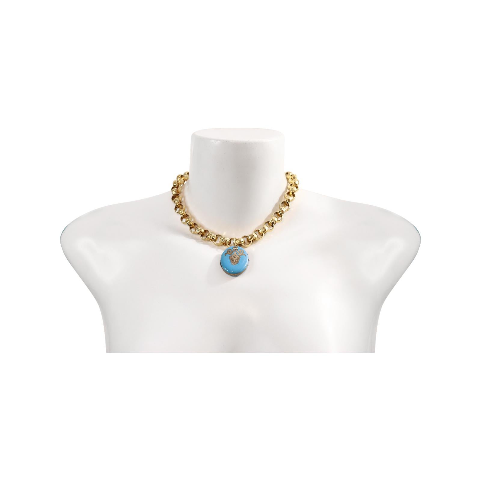 Collana vintage A Link in tonalità oro con medaglione smaltato circa 1910 in vendita 2