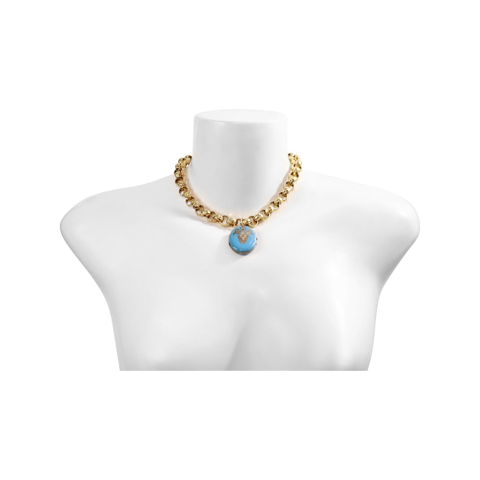 Collana vintage A Link in tonalità oro con medaglione smaltato circa 1910 in vendita 4