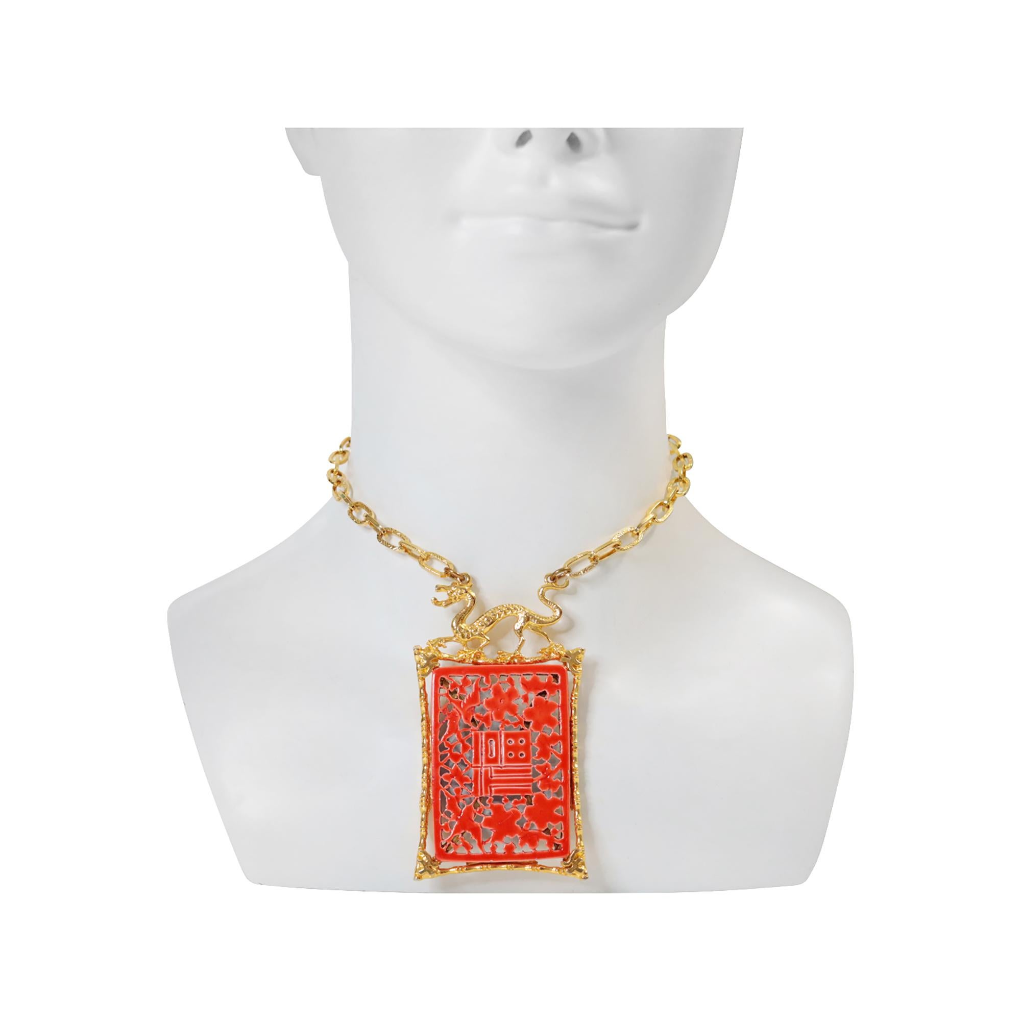 Collana vintage A Link in tonalità oro con smalto rosso, circa anni '70 In condizioni buone in vendita a New York, NY