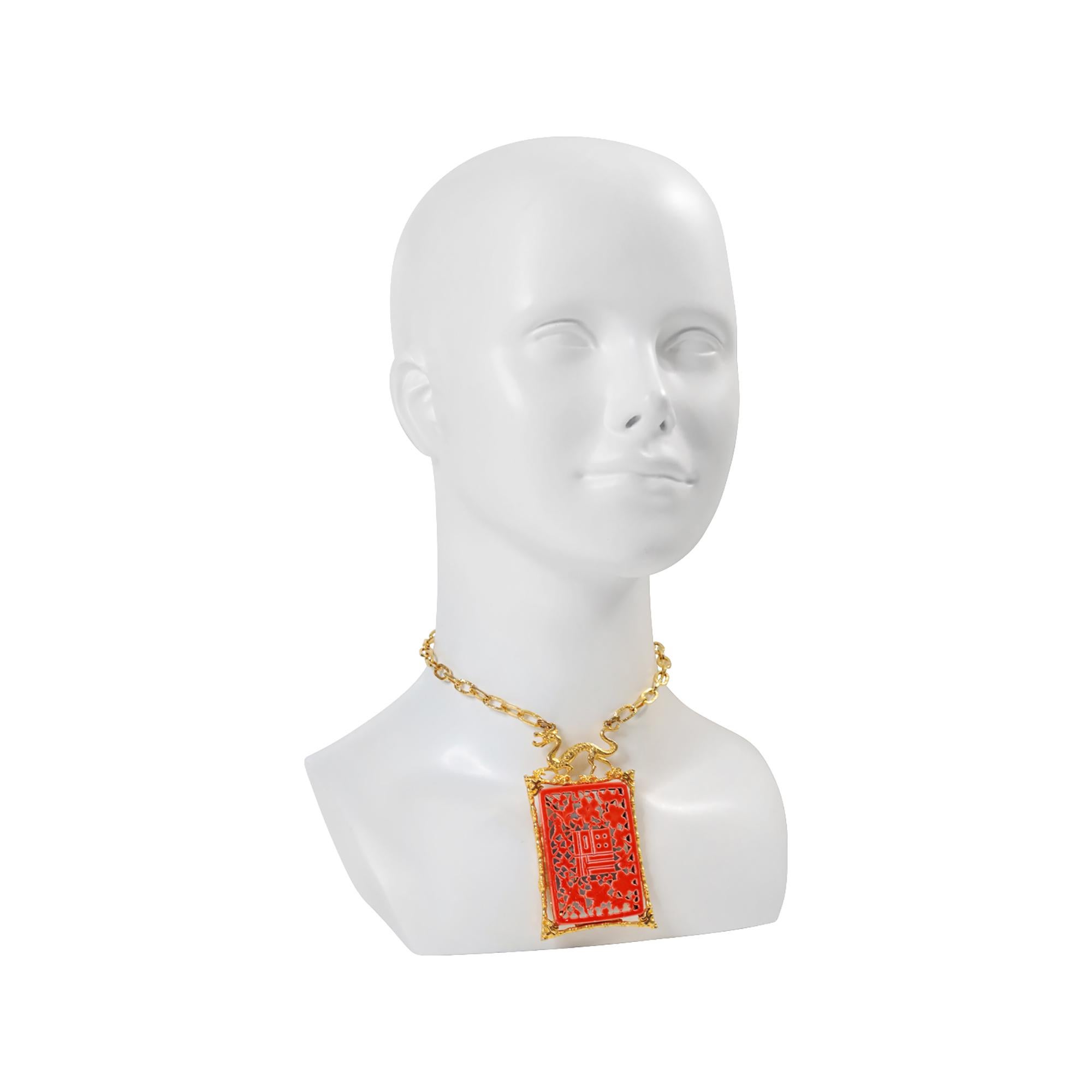 Collana vintage A Link in tonalità oro con smalto rosso, circa anni '70 in vendita 1