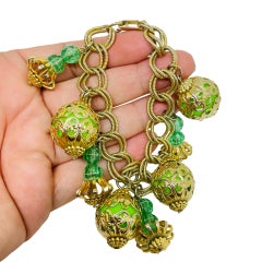 Bracelet à chaîne de créateur orné de charmes vintage en perles de lucite dorées
