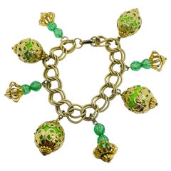 Bracelet à chaîne de créateur orné de charmes vintage en perles de lucite dorées