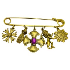 Broche vintage de oro con cruz de Malta y león de diseño