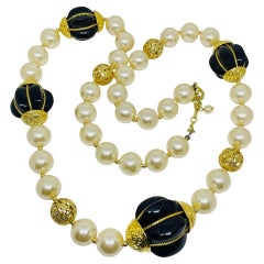 Vintage gold tone massive black resin beads pearl designer long necklace