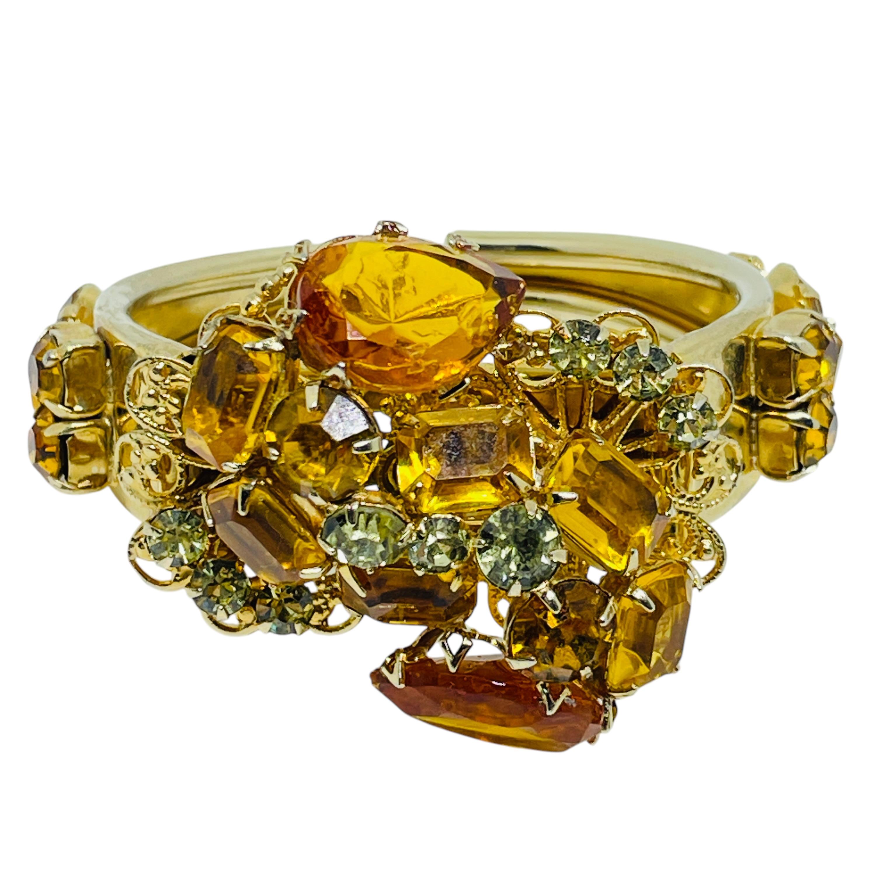 Vintage gold tone massive glass citrine peridot clamper designer bracelet In Good Condition For Sale In Palos Hills, IL