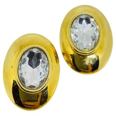 Pendientes de clip de diseño vintage en tono dorado con pedrería maciza