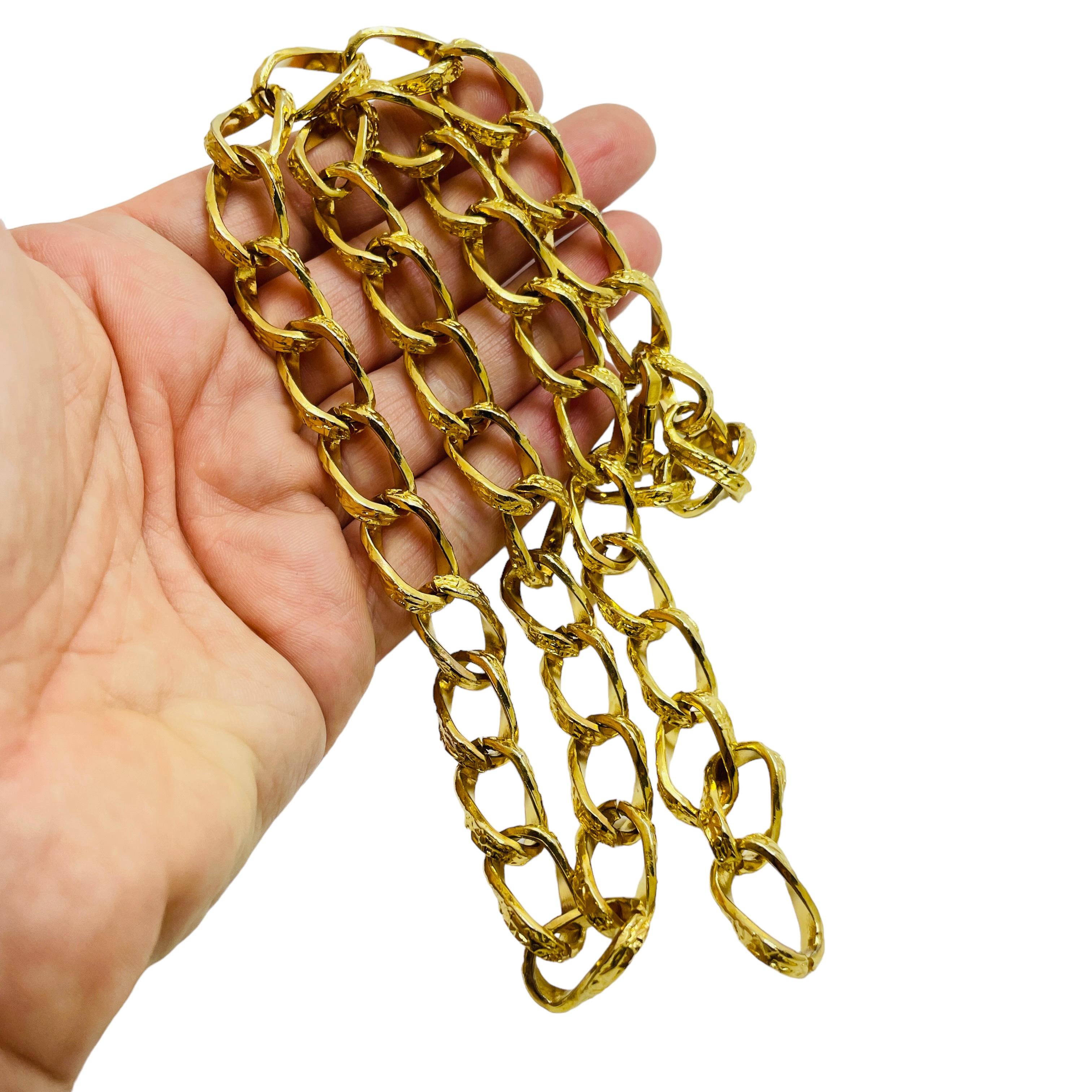 DETTAGLI

- senza segno

- tono oro

- collana vintage da passerella di design

MISURE

- 

CONDIZIONE

- eccellenti condizioni vintage con minimi segni di usura

❤️❤️ GIOIELLI VINTAGE DI DESIGN ❤️❤️
❤️❤️ BOUTIQUE DI ALEXANDER ❤️❤️