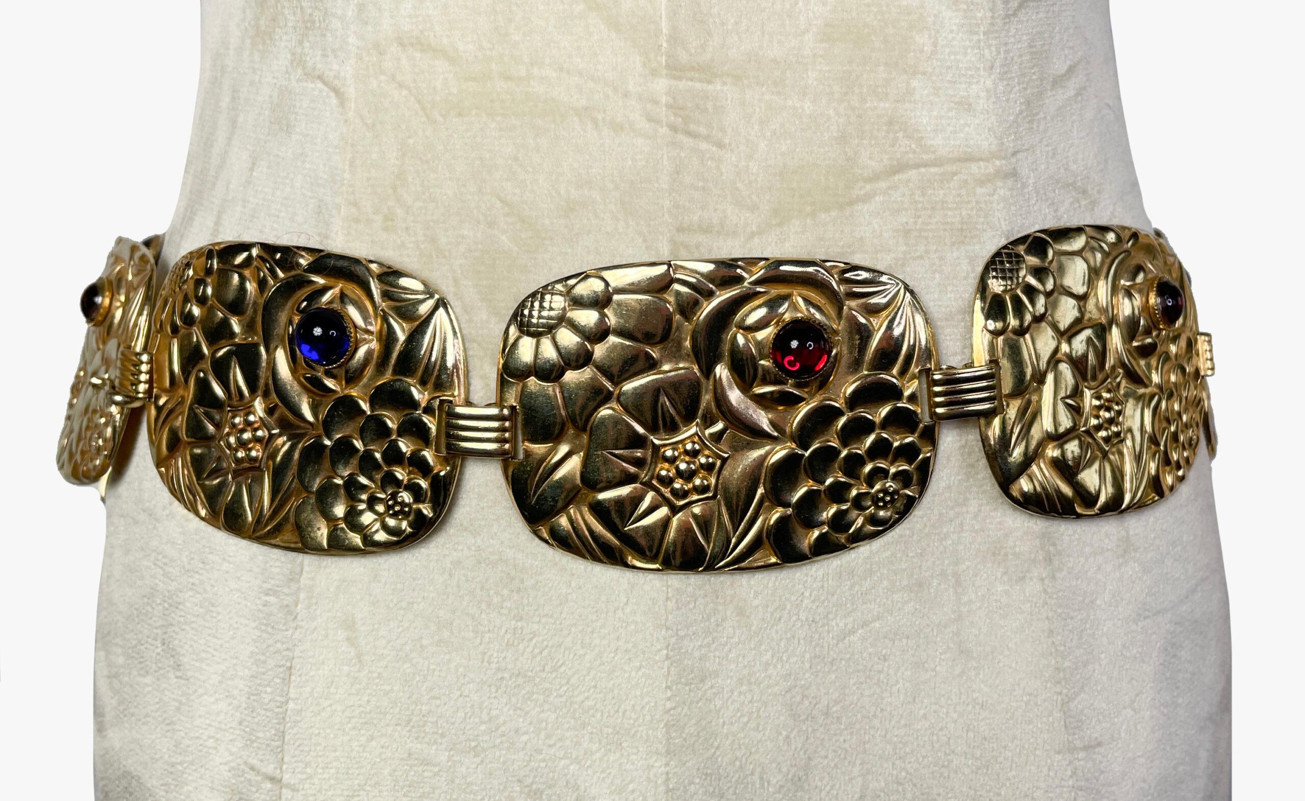 Vintage gold-tone  metal belt In Good Condition For Sale In New York, NY