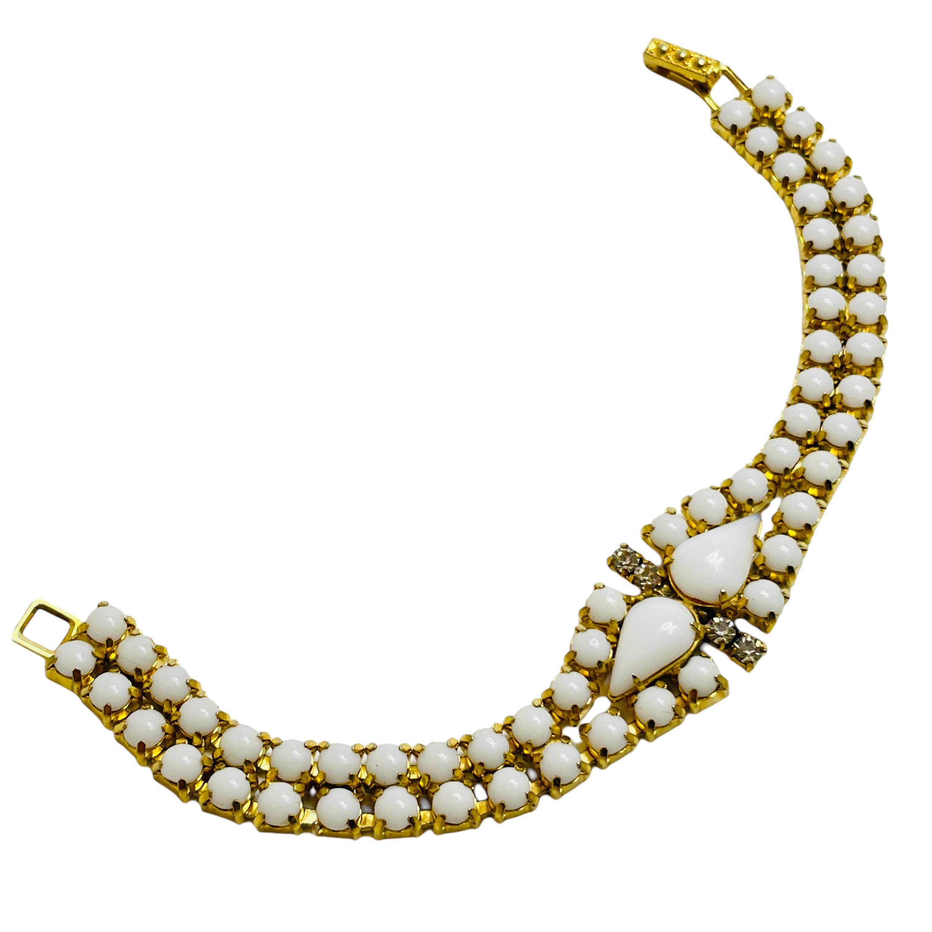 DETAILS

• unsigned 

• gold tone with white glass stones 

• vintage designer bracelet

MEASUREMENTS  

• 

CONDITION

•  very good vintage condition with minimal signs of wear 

 Sku 38

❤️❤️  VINTAGE DESIGNER JEWELRY ❤️❤️

❤️❤️  ALEXANDER’S