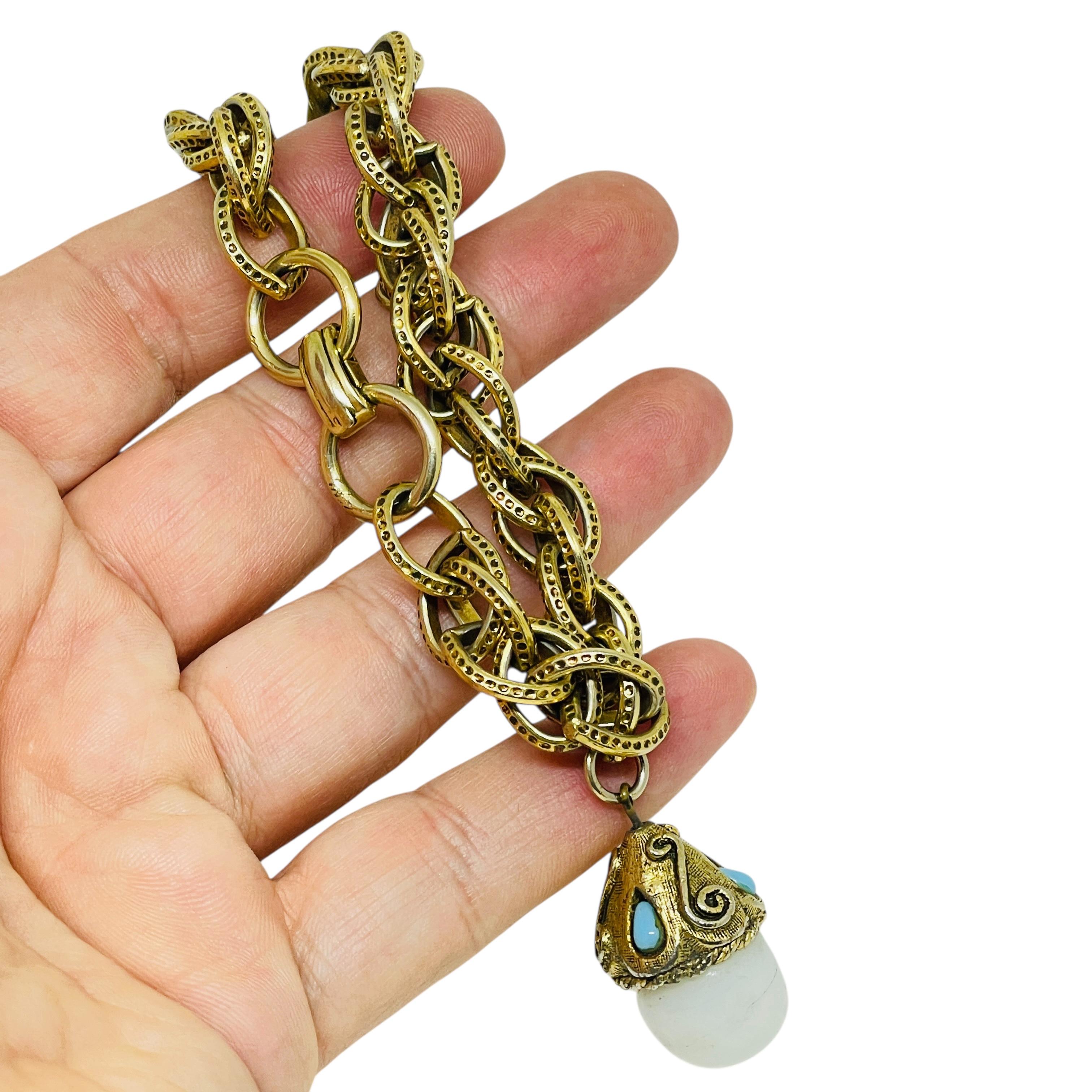 DETTAGLI

- senza segno 

- tono oro con vetro

- bracciale vintage di design
 
MISURE  

- CONDIZIONE

-  ottime condizioni vintage con minimi segni di usura 

 Sku 57

❤️❤️   GIOIELLI DI DESIGN VINTAGE   ❤️❤️

❤️❤️  ALEXANDER'S BOUTIQUE  ❤️❤️