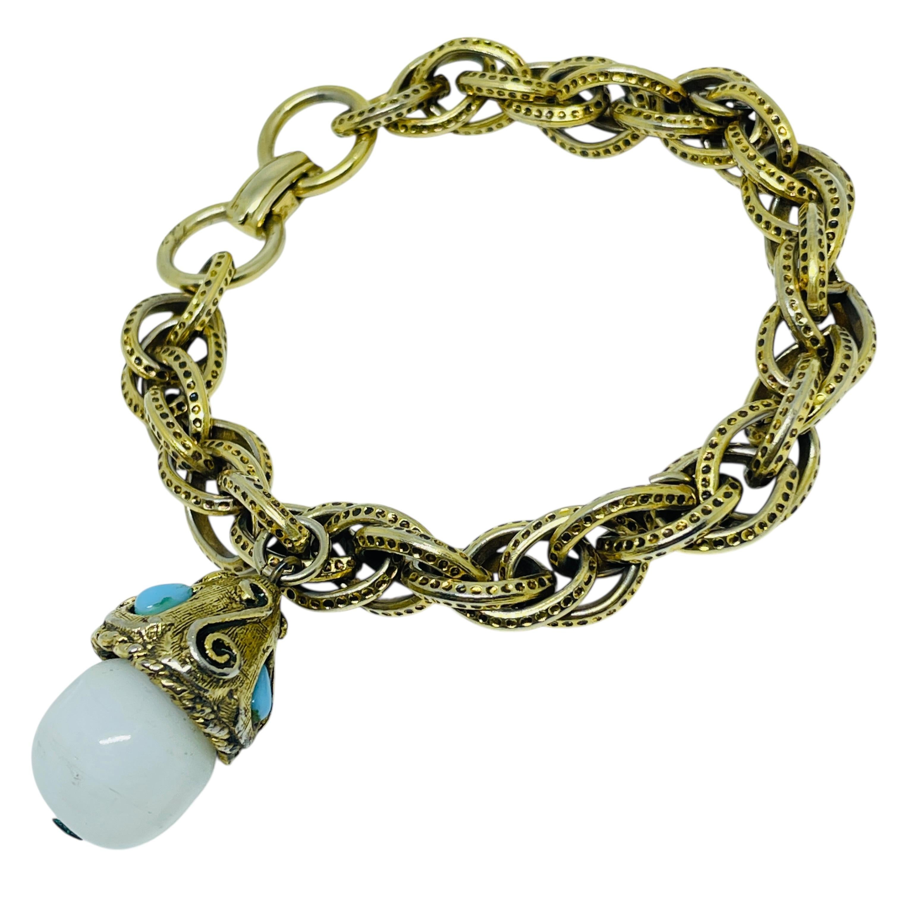Braccialetto d'epoca con catena di charme in finto turchese in vetro lattiginoso in vendita 2
