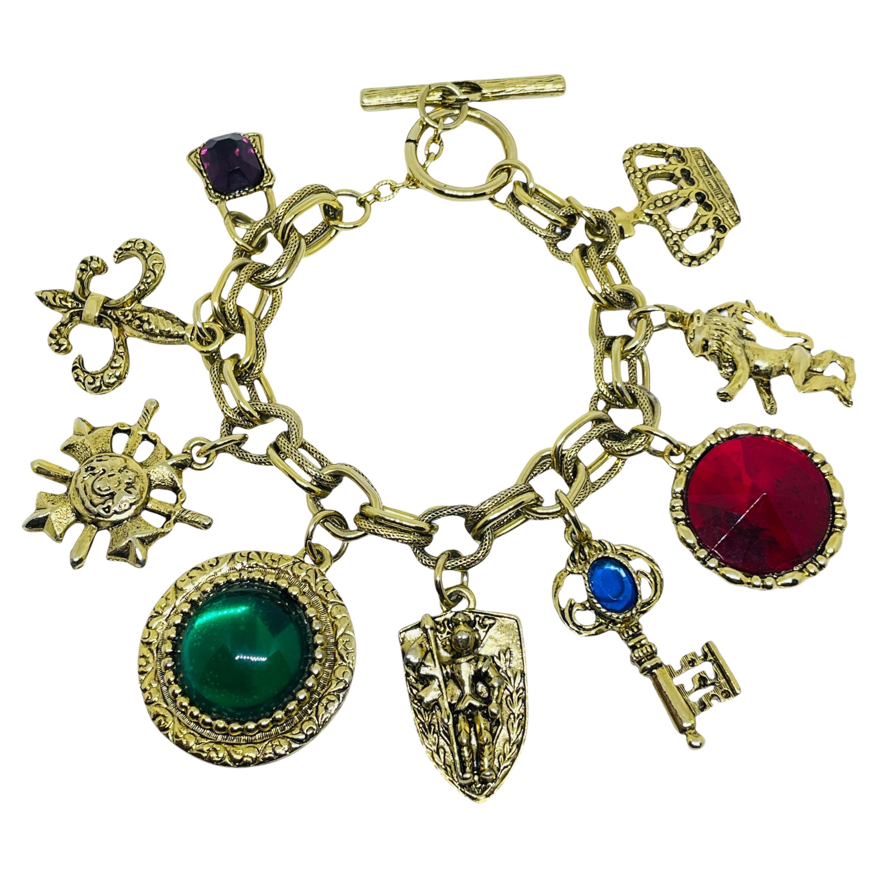 Bracciale in vetro a catena con charme multiplo vintage con chiave di leone in vendita