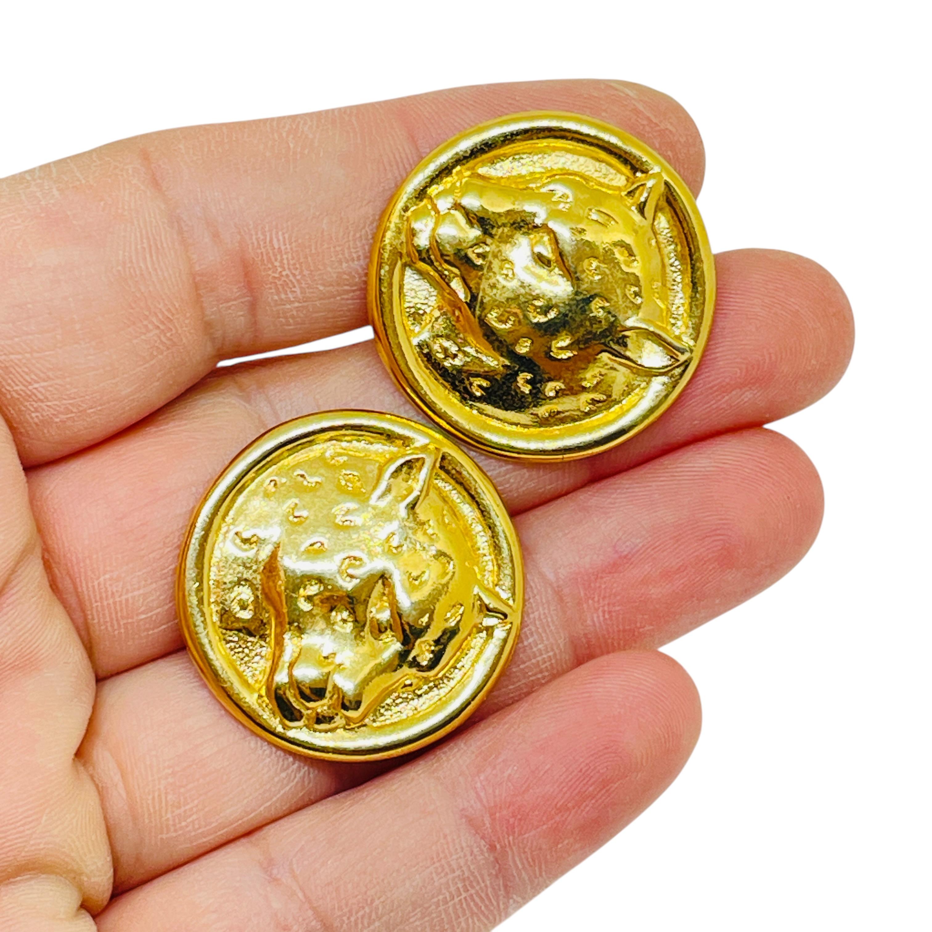 Women's Vintage gold tone panther designer clip on earrings For Sale