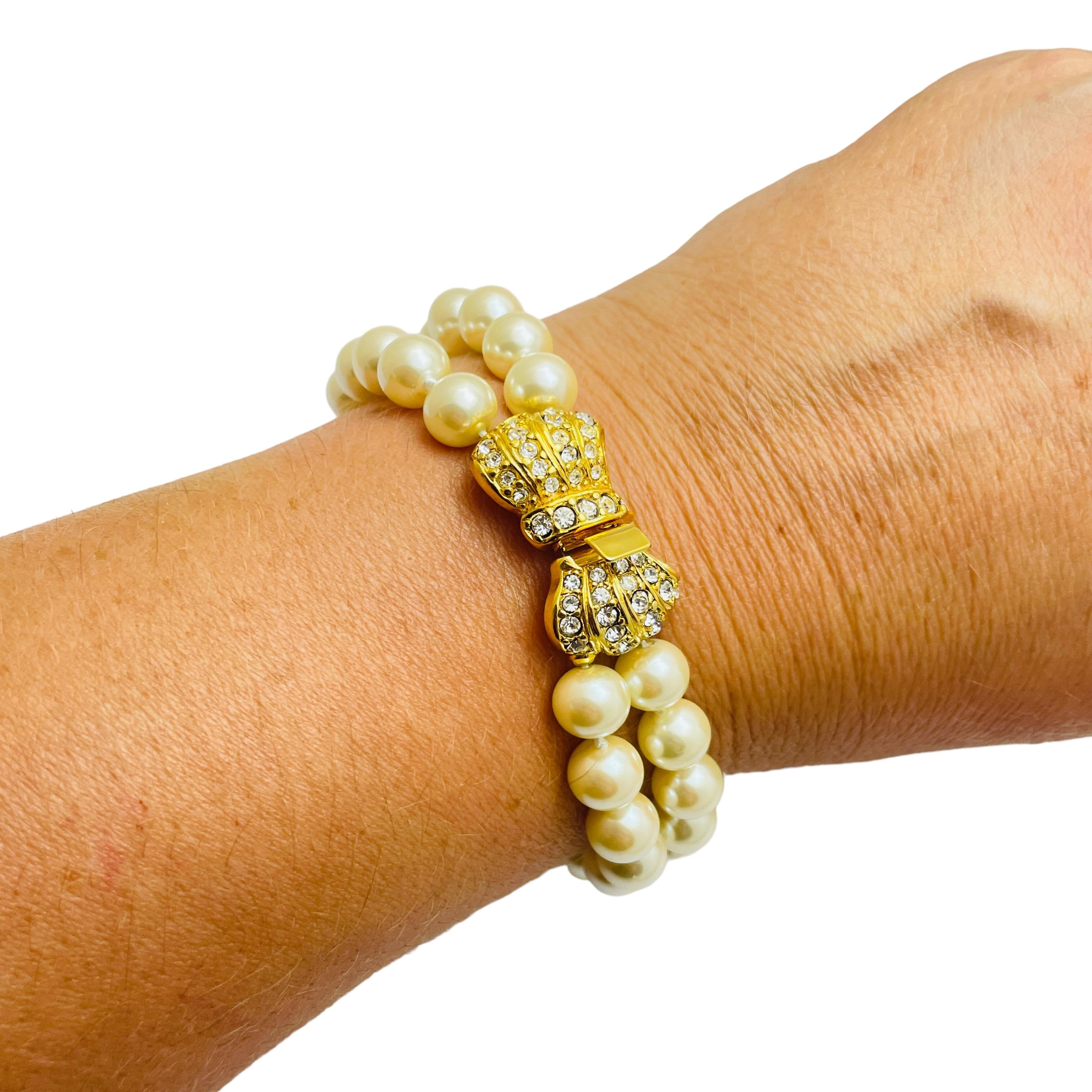 Vintage gold tone pearl bow crystsl designer bracelet For Sale 1
