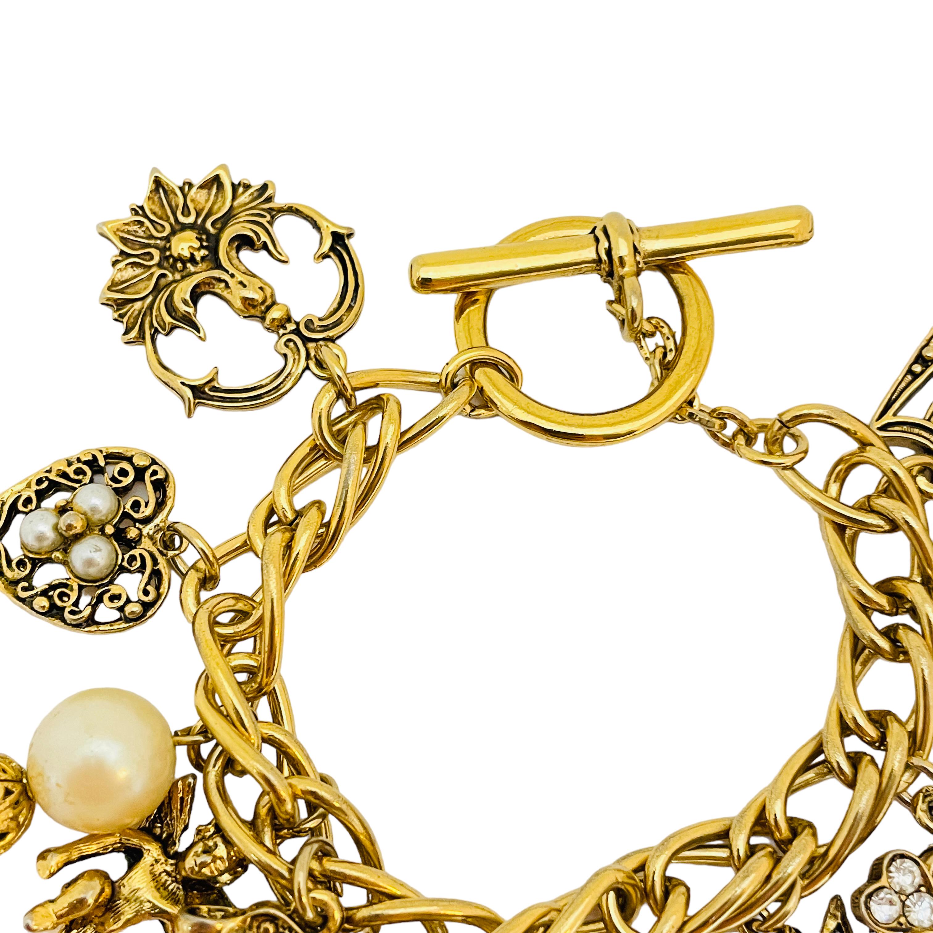 Women's or Men's Vintage gold tone pearl charm chain link bracelet For Sale
