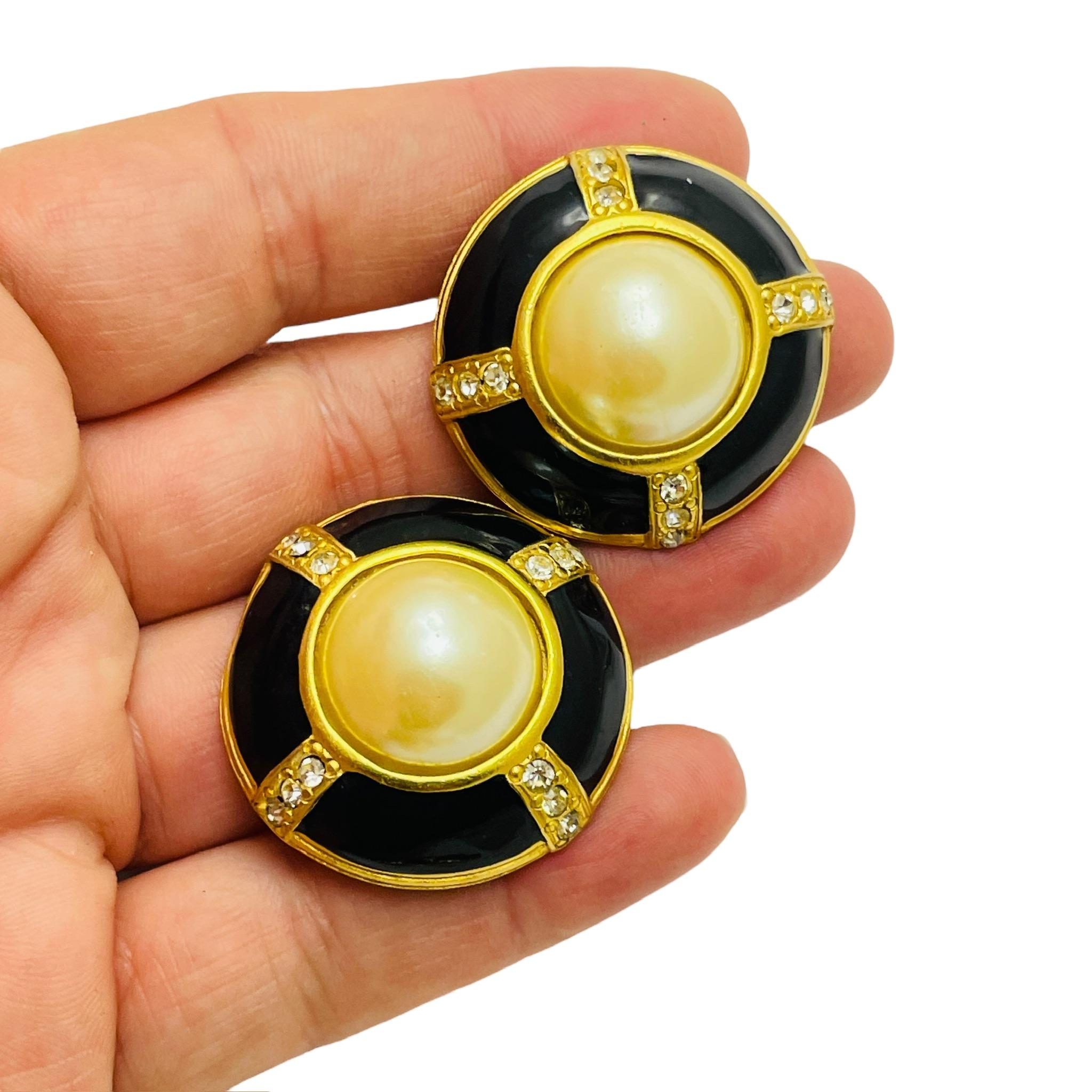 De las mujeres Pendientes de clip de diseño vintage en tono dorado con perlas, esmalte y strass en venta