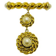 Vintage goldfarbene Perle etruskischen baumelnden Designer Brosche