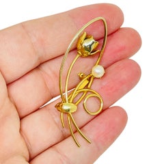 Vintage gold tone pearl flower designer brooch