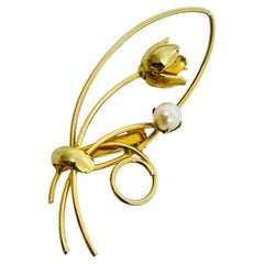 Vintage gold tone pearl flower designer brooch