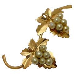 Vintage gold tone pearl grapes brooch