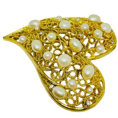 Vintage gold tone pearl massive heart designer brooch