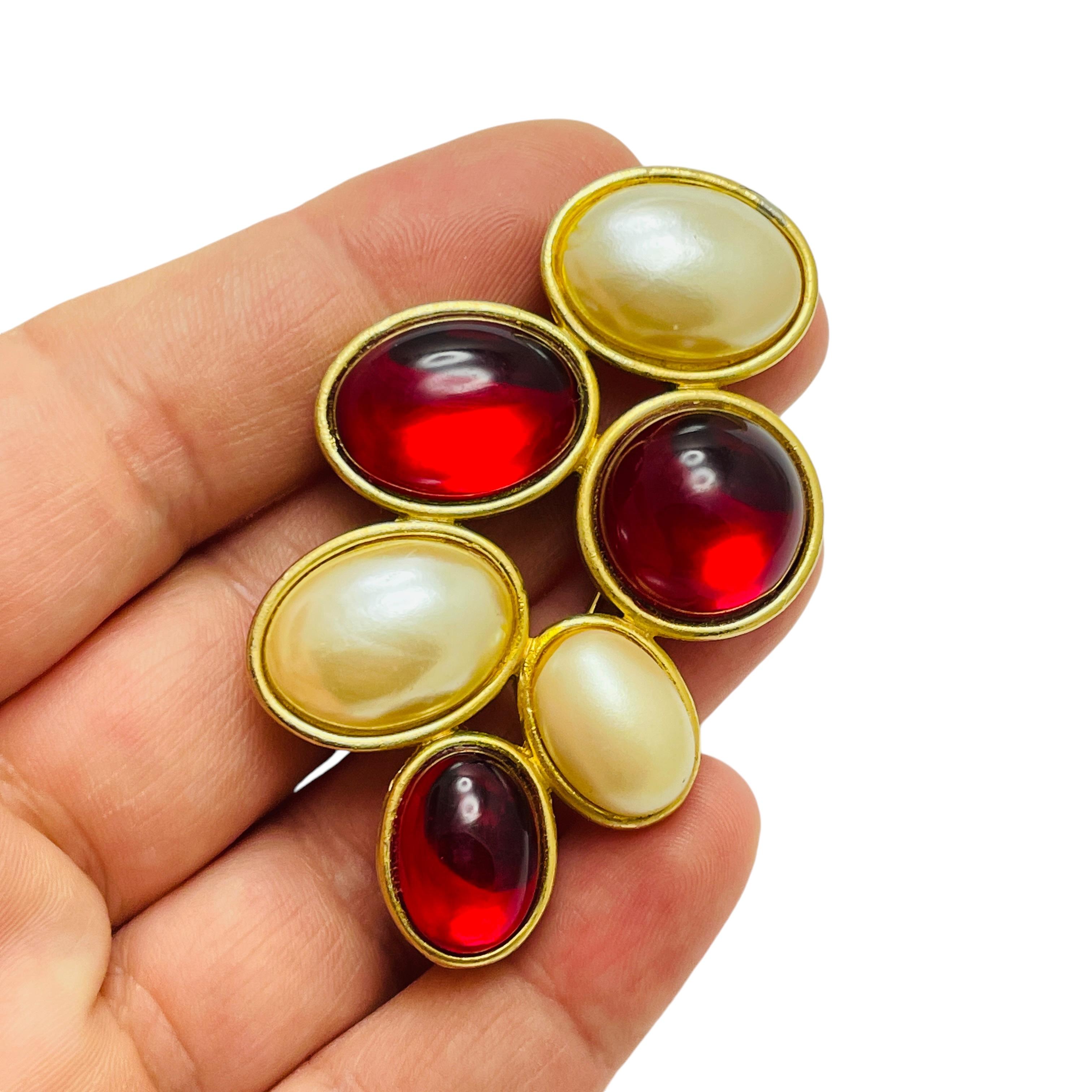 De las mujeres Broche de diseño vintage de resina roja perlada en tono dorado en venta
