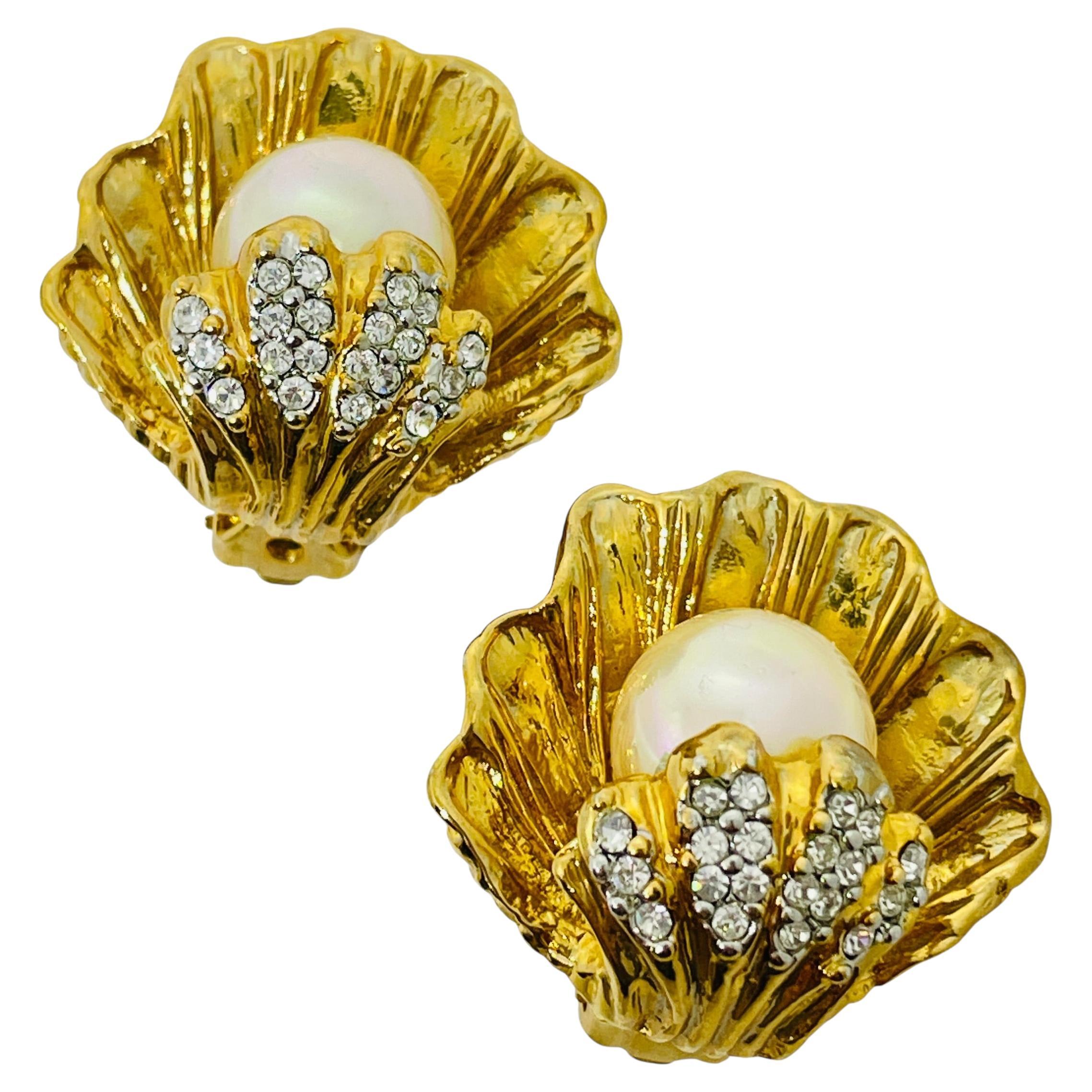 Vintage gold tone pearl rhinestones clam designer clip on earrings