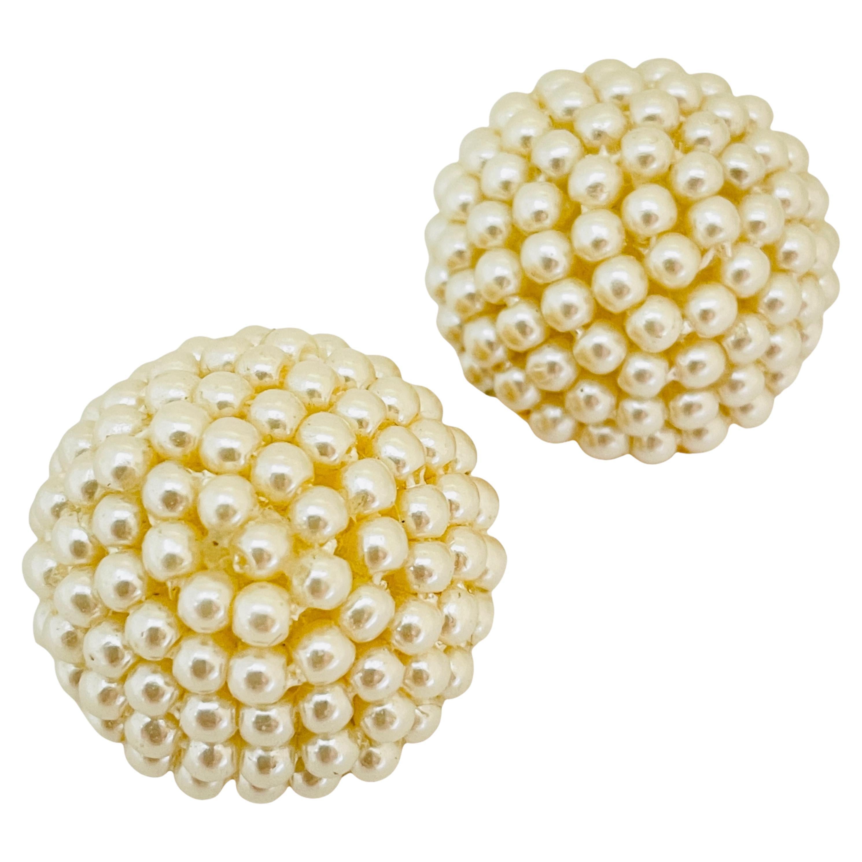 Vintage gold tone pearl round clip on earrings For Sale