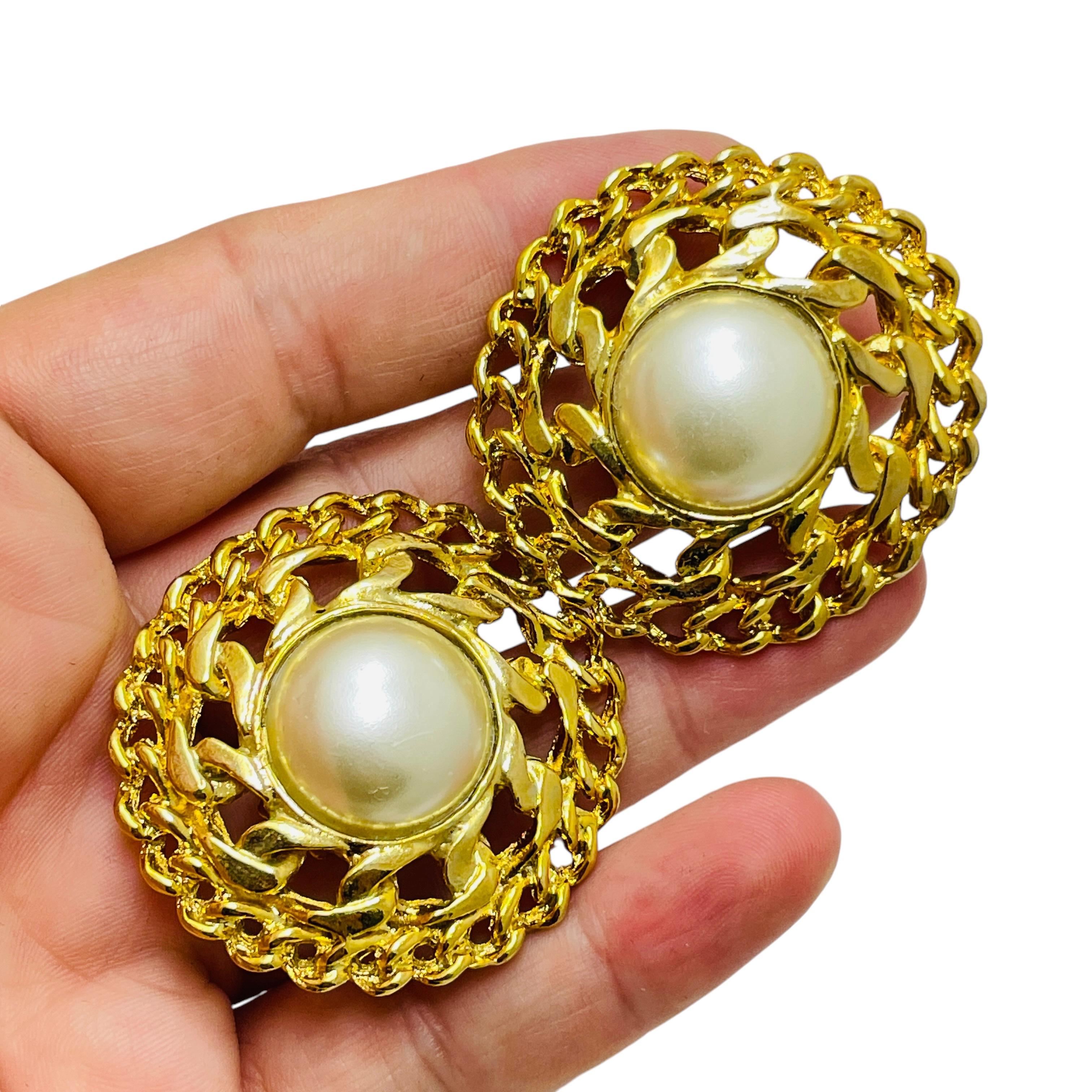 Women's Vintage gold tone pearls designer clip on earrings For Sale
