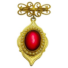 Broche vintage à pampilles en verre et perles dorées