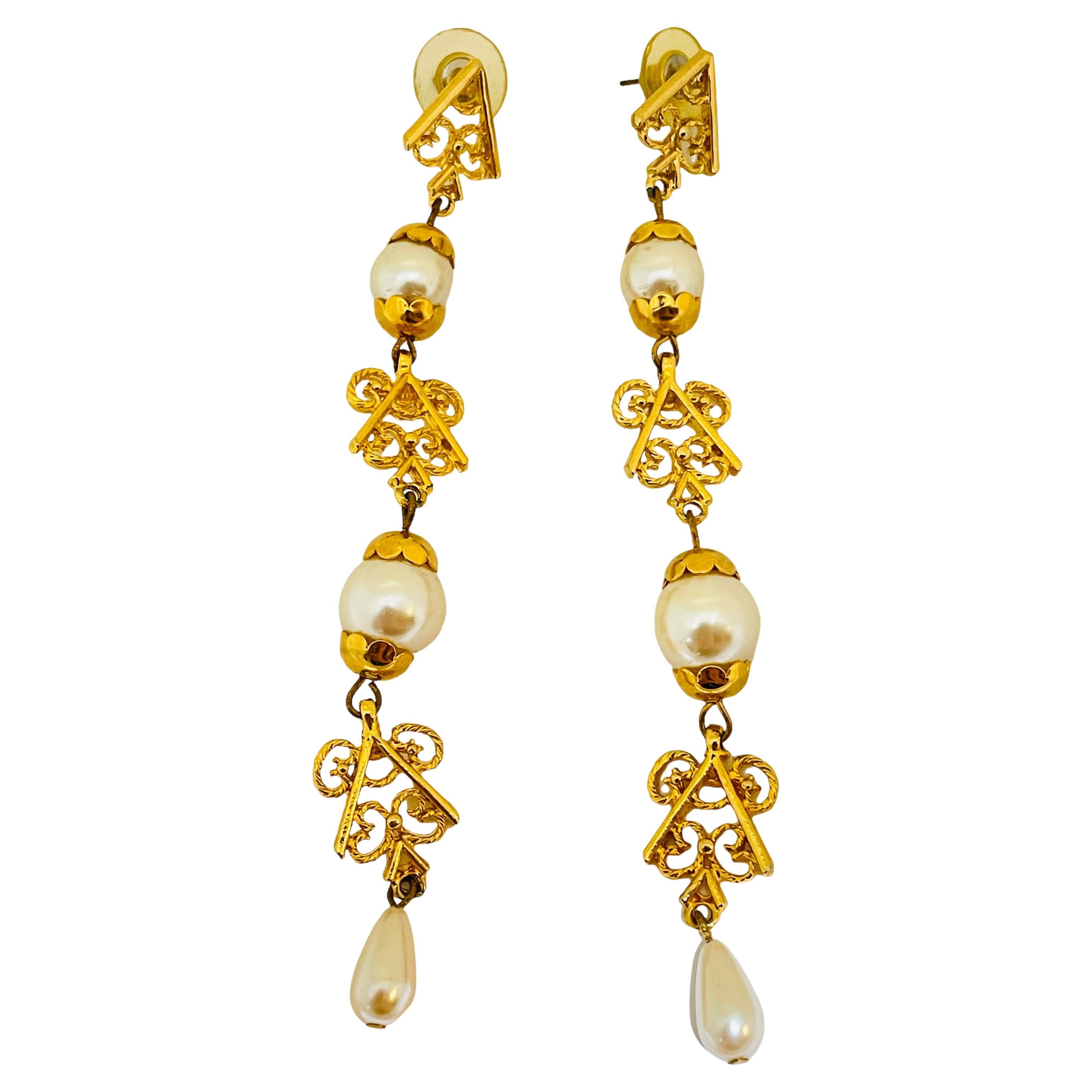 Orecchini a goccia lunghi con perle dorate vintage