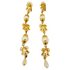 Orecchini a goccia lunghi con perle dorate vintage