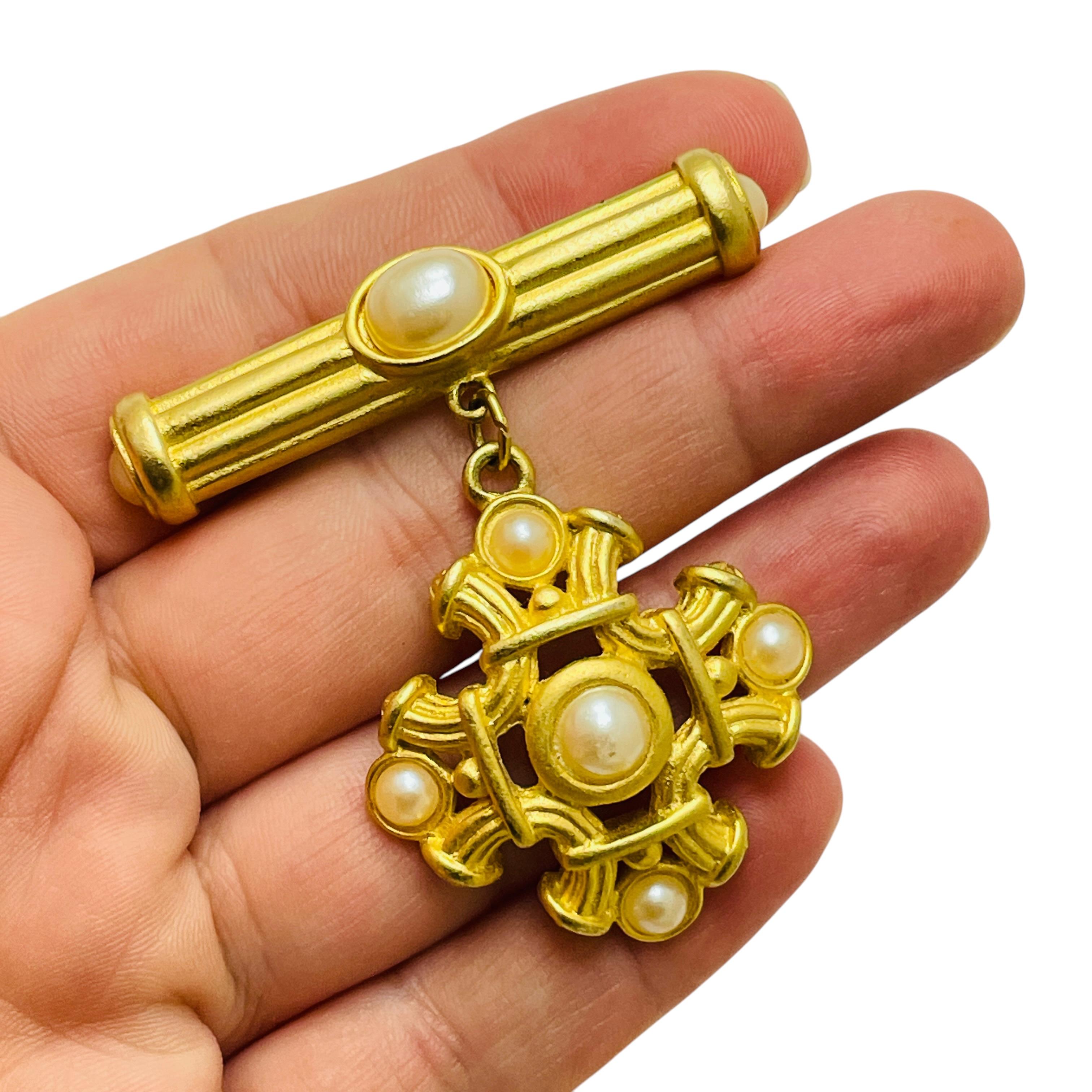 Women's Vintage gold tone pearls maltese cross dangle designer brooch For Sale