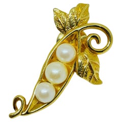 Vintage gold tone pearls pea in a pod designer pin brooch