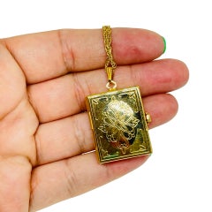 Vintage gold tone picture frame locket designer chain necklace