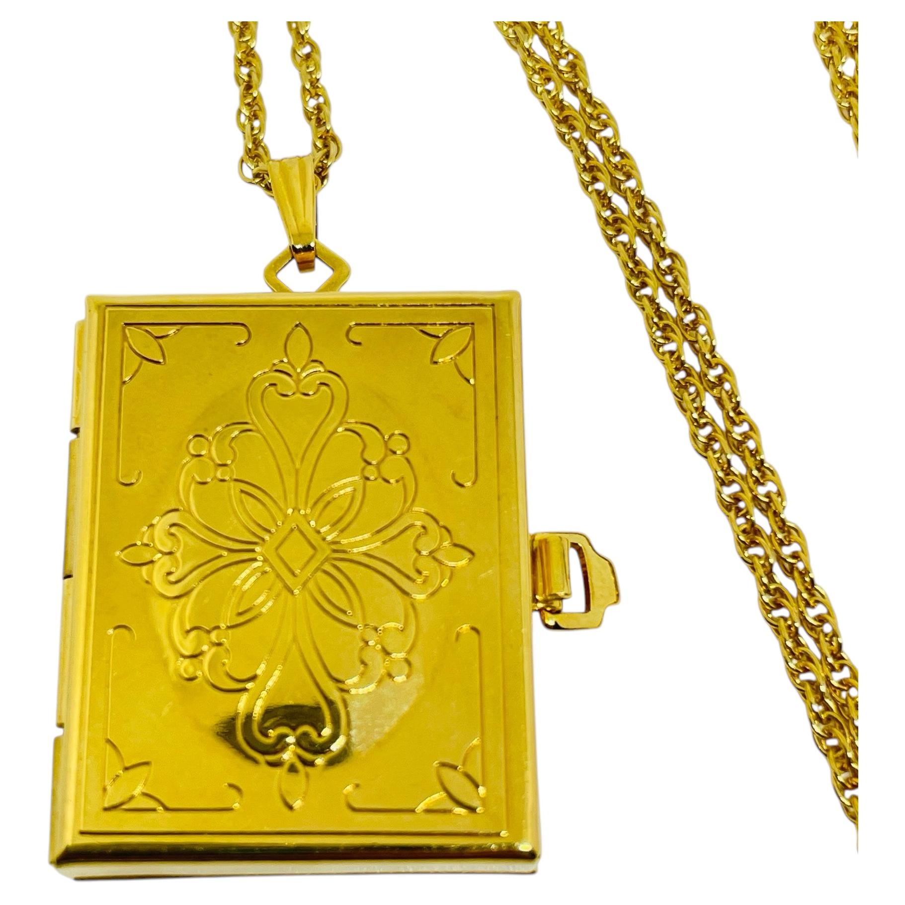 Vintage gold tone picture frame locket designer chain necklace