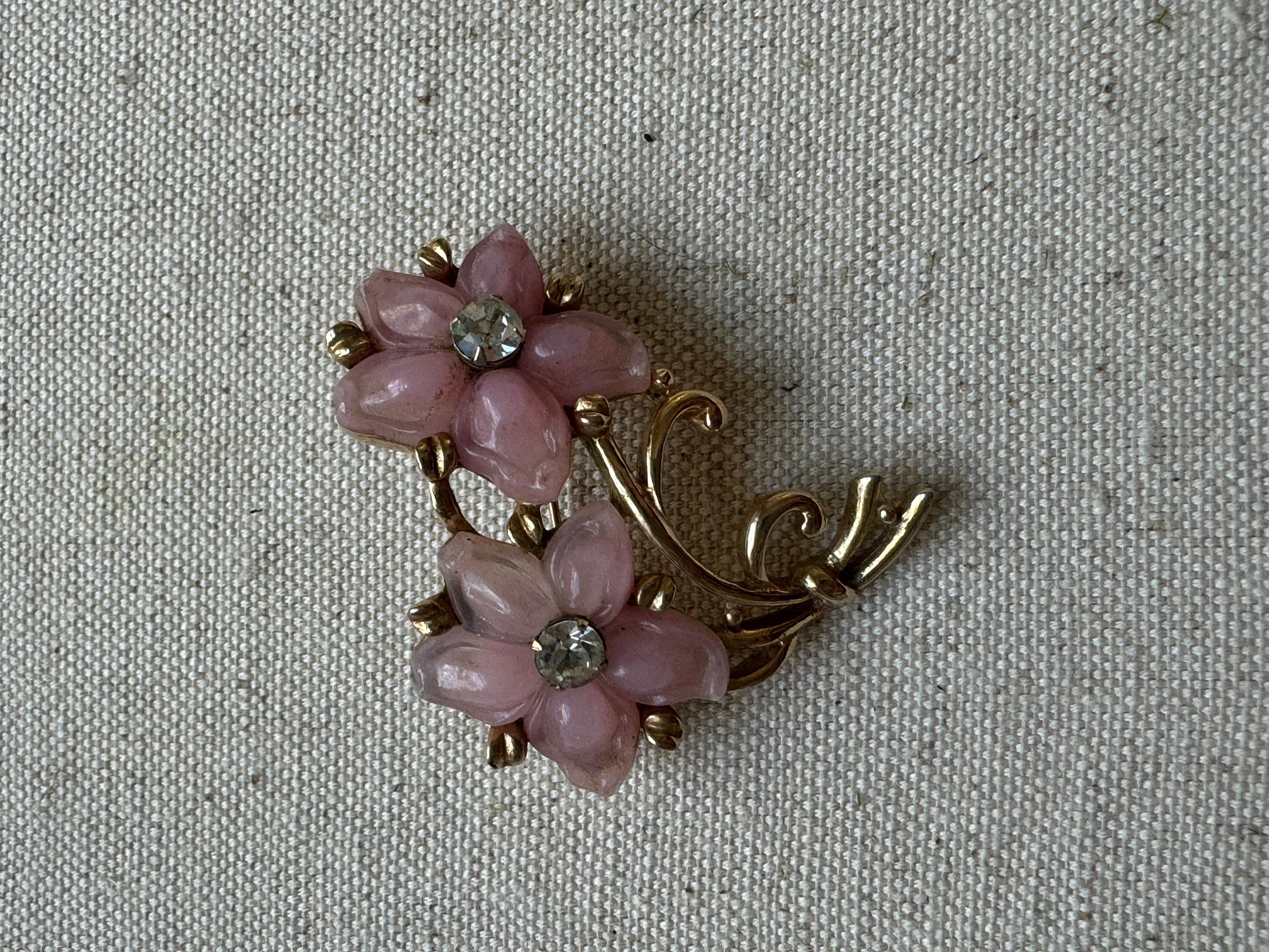Vintage Gold Tone Pink Bouquet Brooch with Crystal For Sale 1