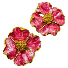 Pendientes de clip vintage en tono dorado con flores de esmalte rosa de diseño años 80