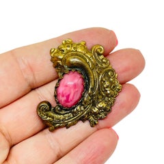 Vintage gold tone pink glass cabochon ornate brooch