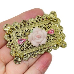 Pendentif broche vintage ton or porcelaine rose strass design