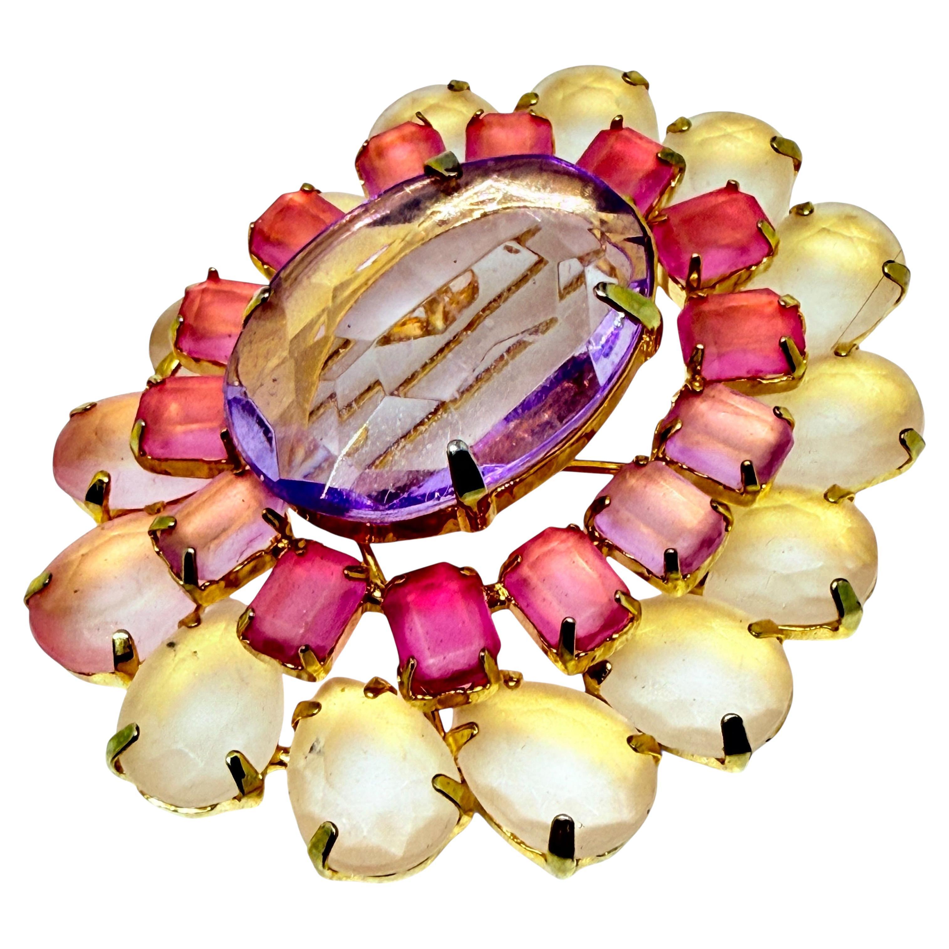 Broche vintage de diseño macizo de cristal esmerilado rosa púrpura claro en tono dorado