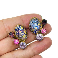 Pendientes de clip de diseño vintage en tono dorado rosa púrpura con brillantitos de cristal