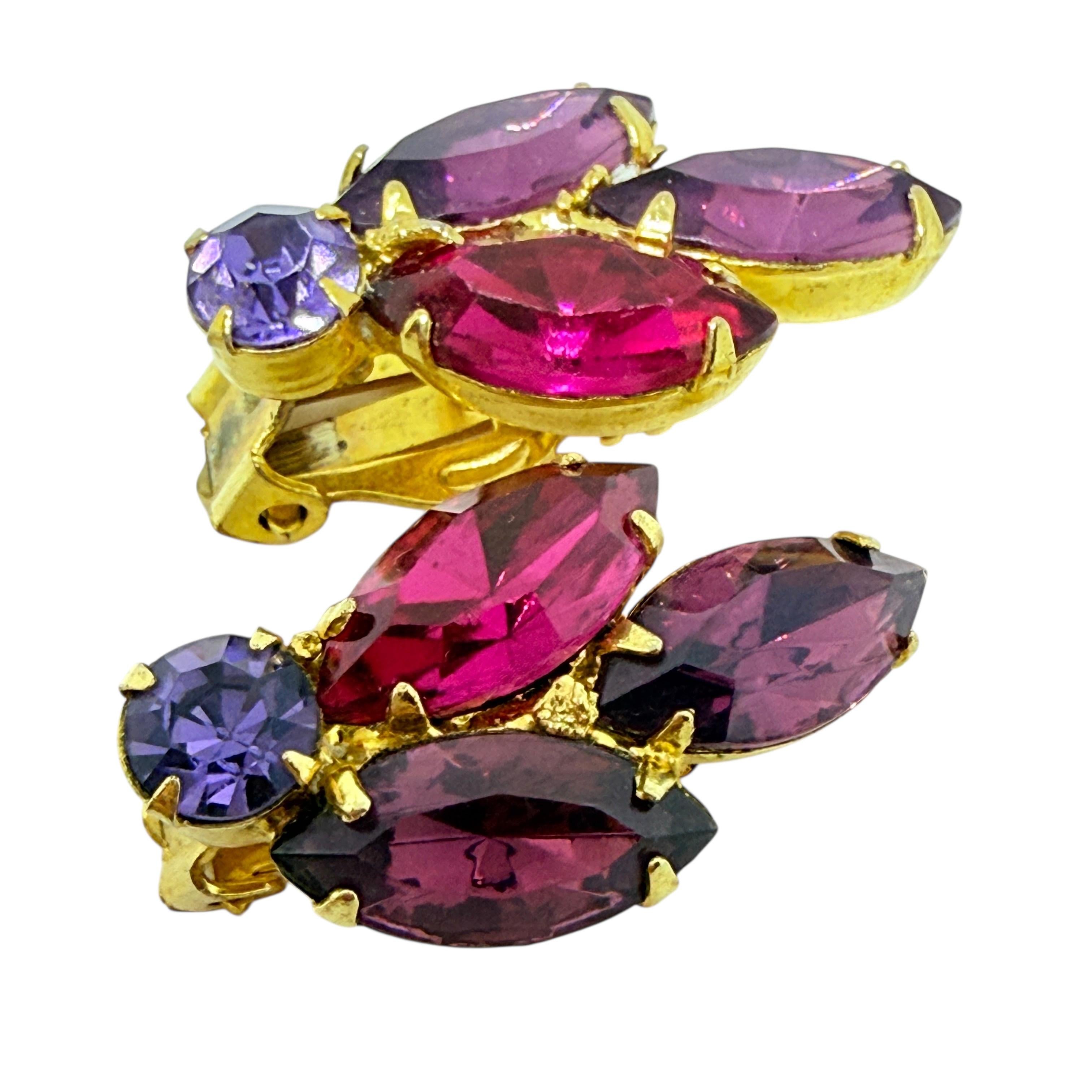 Vintage Gold Ton rosa lila Glas Designer Clip auf Ohrringe für Damen oder Herren im Angebot