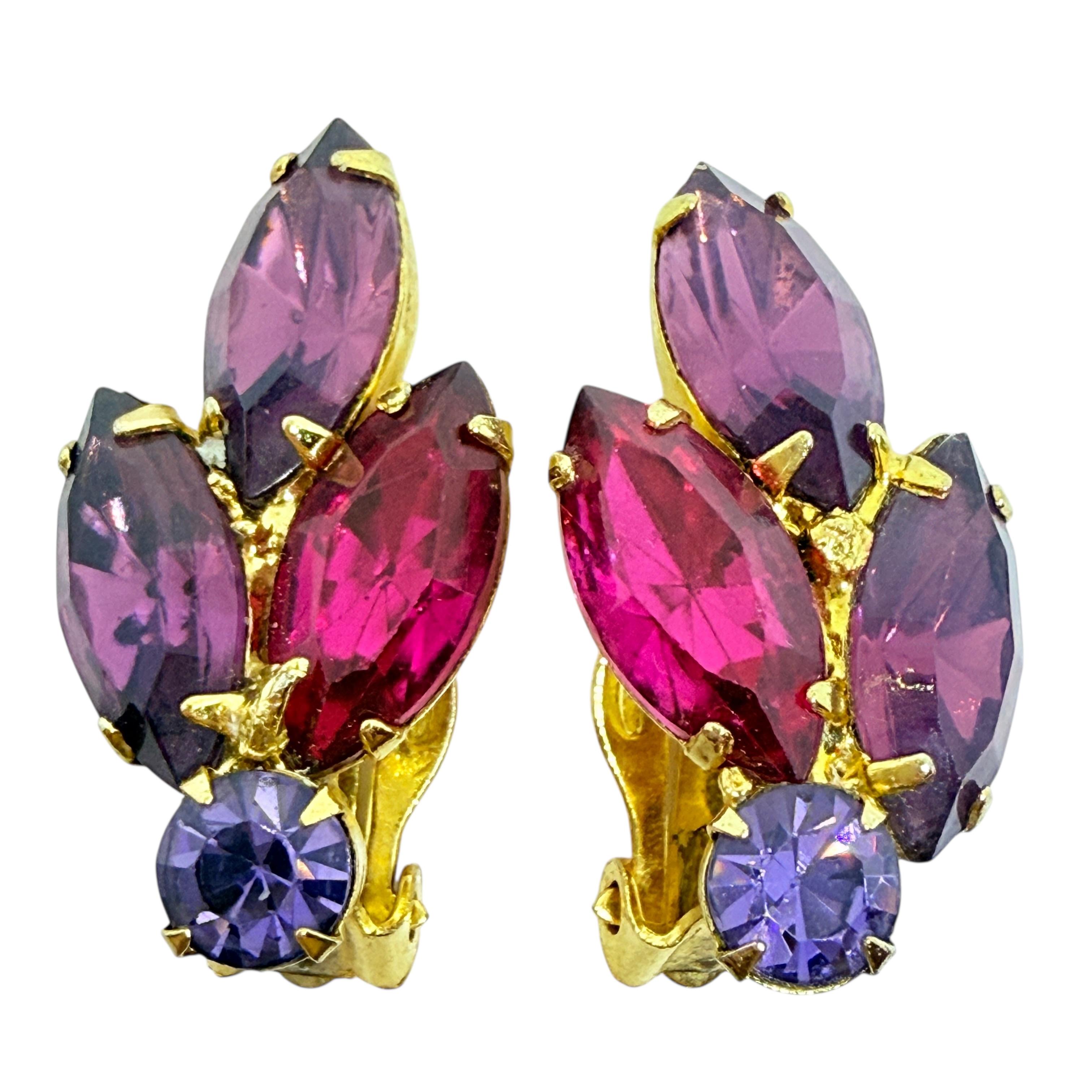 Vintage Gold Ton rosa lila Glas Designer Clip auf Ohrringe im Angebot 1