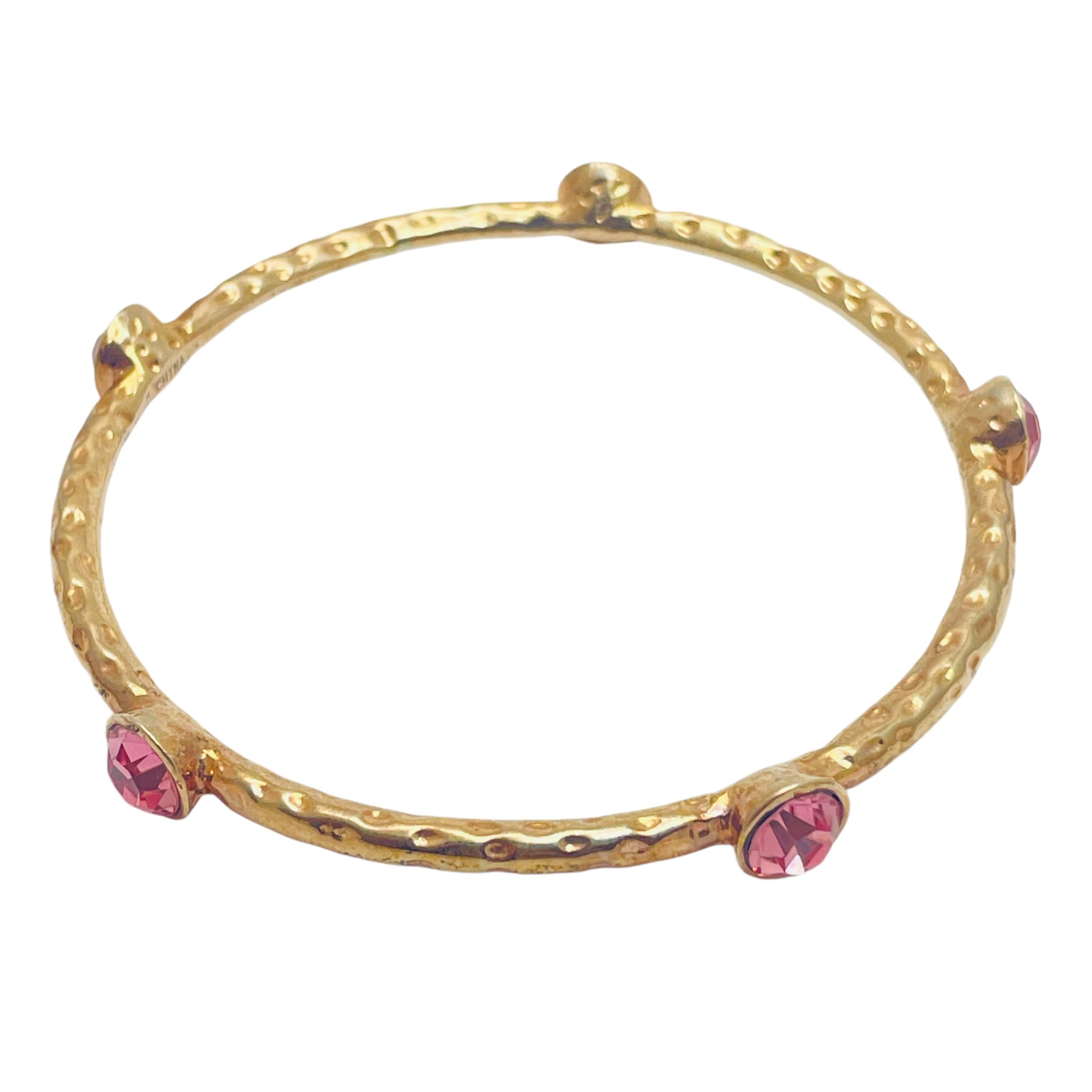 DETAILS

• signed China   

• gold tone with rhinestones

• vintage designer bracelet

MEASUREMENTS  

• 

CONDITION

•  very good vintage condition with minimal signs of wear 

 Sku 47

❤️❤️  VINTAGE DESIGNER JEWELRY ❤️❤️

❤️❤️  ALEXANDER’S