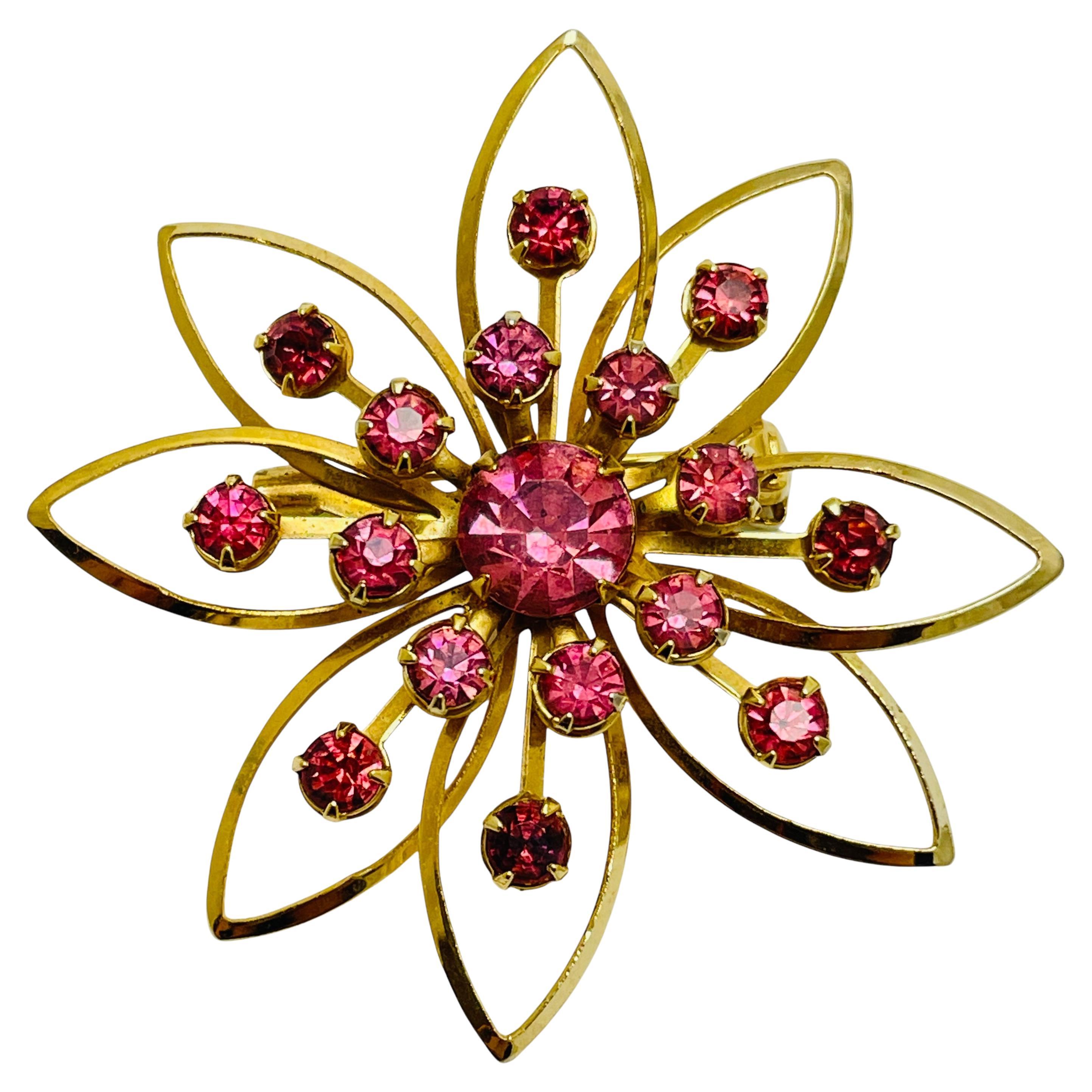Vintage gold tone pink rhinestone flower designer brooch For Sale