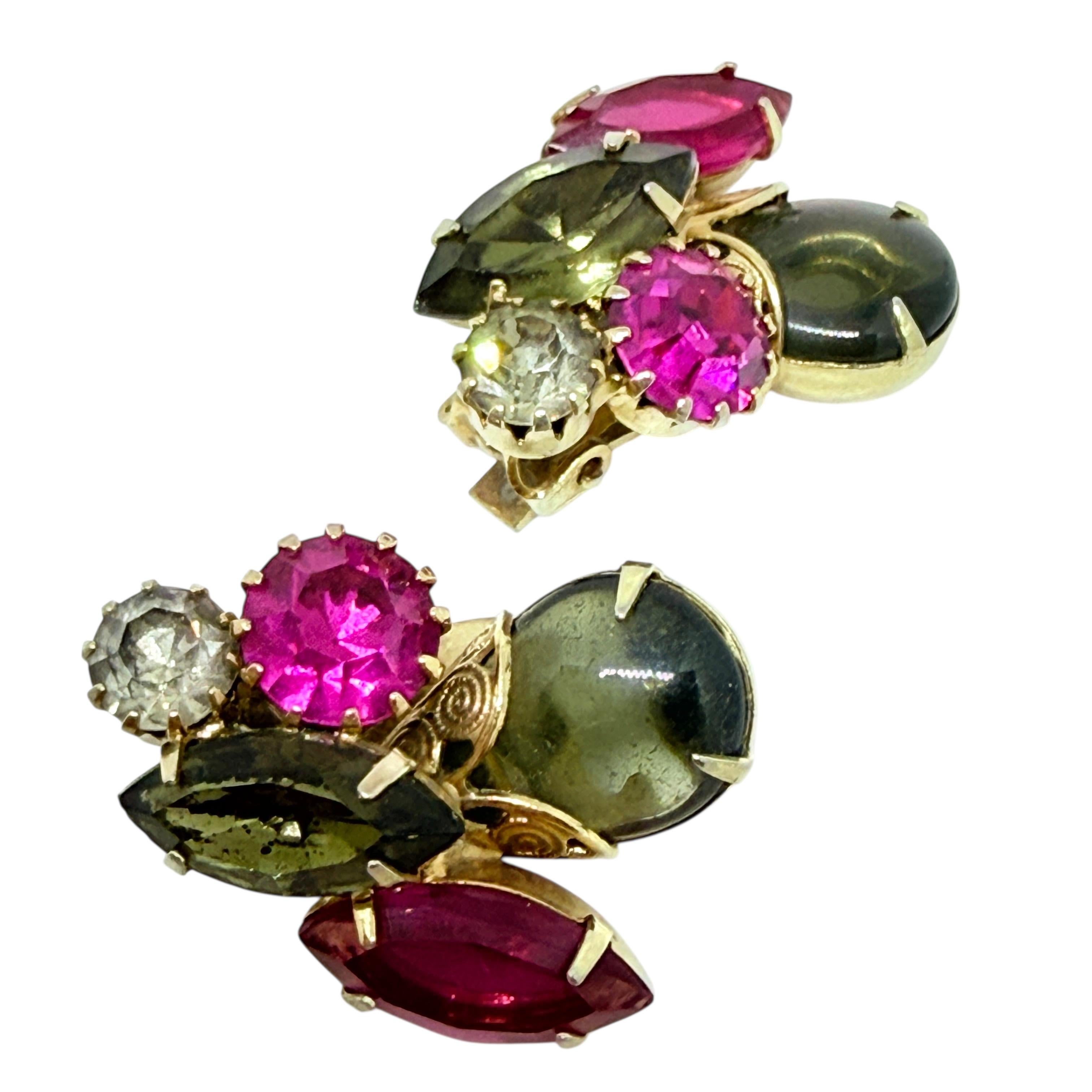 Orecchini a clip d'epoca in vetro rosa fumo rosso, tonalità oro, di design in vendita 1