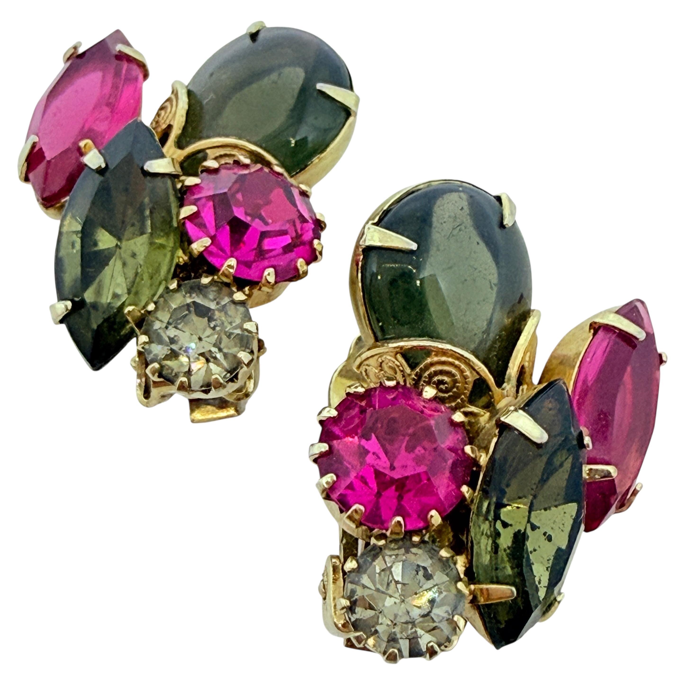 Orecchini a clip d
epoca in vetro rosa fumo rosso, tonalità oro, di design